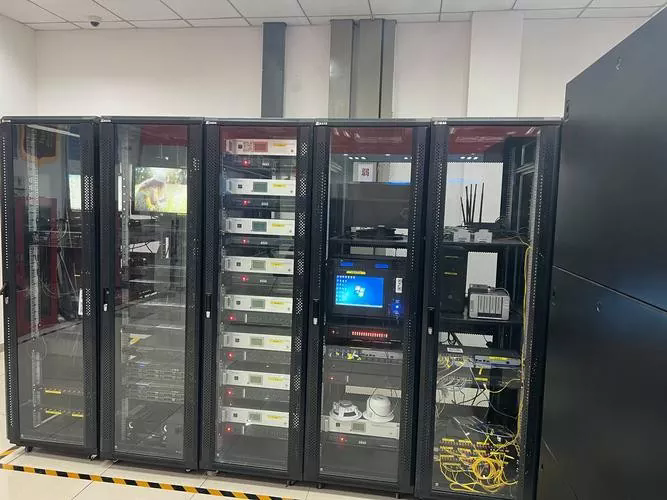 Як слабкий поточний кабінет покращує інтеграцію системи?