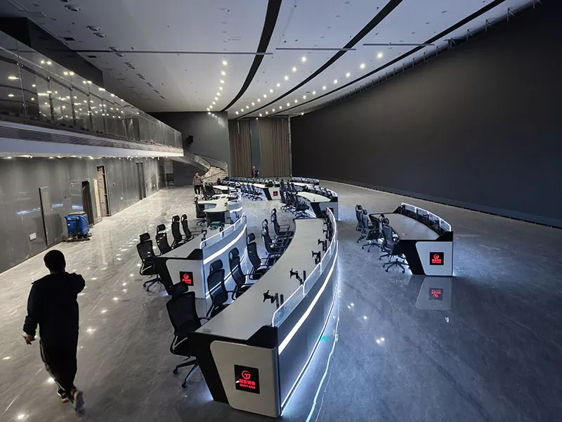 Вигнута консоль моніторингу