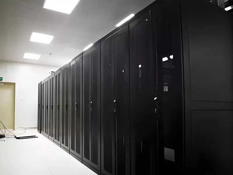 Кабінет холодного проходу центру обробки даних